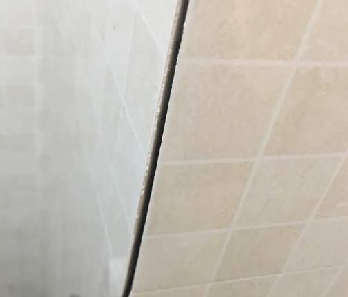 荔浦瓷砖空鼓维修公司分享阳台瓷砖脱落的修复过程可以分为以下几个步骤