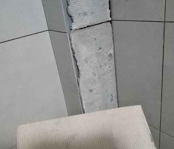 荔浦瓷砖空鼓维修公司分享下厨房瓷砖脱落的补救措施。